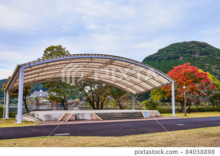 今秋池自然公園的紅葉與飯盛山 84038898