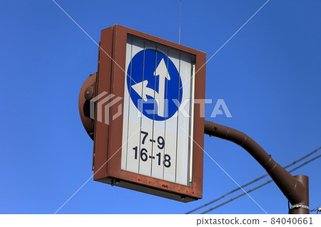 A sign that prohibits traveling outside the designated direction (no right turn) 84040661