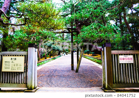 石川縣觀光景點兼六園入口（真見坂） 84041752