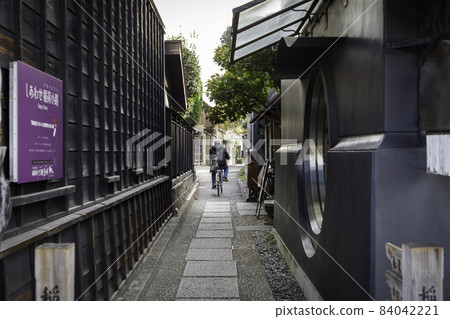 Kawagoe Little Edo, a bicycle running through a narrow alley Kawagoe Little Edo, a bicycle running through a narrow alley 84042221