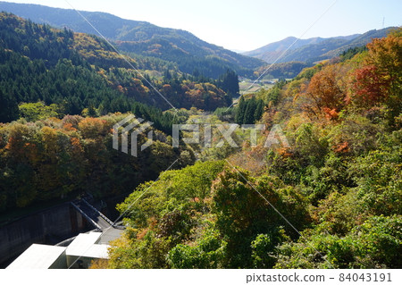 秋天的早川水壩風景 秋天的早川水壩風景 84043191