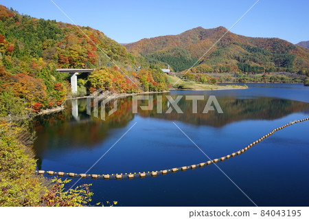秋天的早川水壩風景 秋天的早川水壩風景 84043195