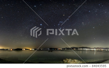 Winter starscape in Setouchi Orion and the Milky Way in winter 84043595