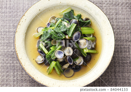 Quickly boiled freshwater clam and Japanese mustard spinach 8 84044133