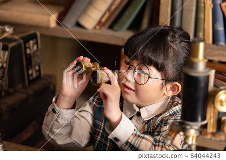 Girl studying and studying in an antique room 84044243
