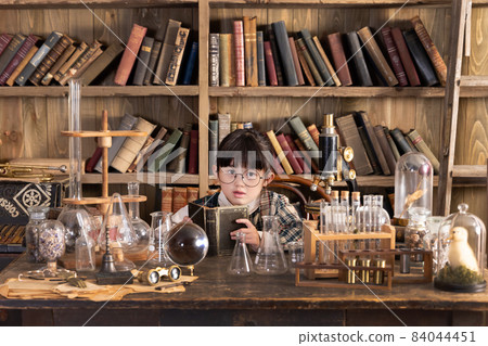 Girl studying and studying in an antique room 84044451