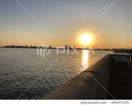 沿海日落 84045504