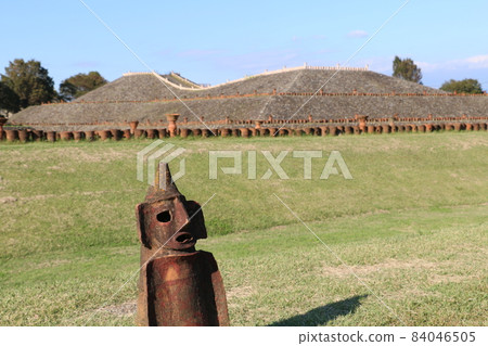 Yahatazuka Kofun restored to its original appearance 1500 years ago Yahatazuka Kofun restored to its original appearance 1500 years ago 84046505