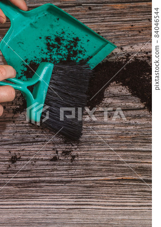 Cleaning a wooden table 84046544