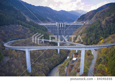 Beautiful Raiden Todorokibashi and Takizawa Dam Chichibu City, Saitama Prefecture (aerial view by drone) 84046898
