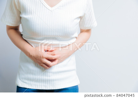 Female with abdominal pain Illness Constipation Early pregnancy Very early Female with abdominal pain Illness Constipation Early pregnancy Very early 84047045