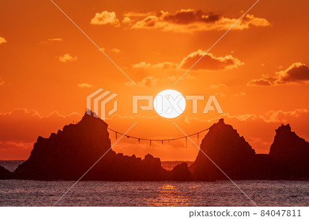 （神奈川縣）曼祖魯半島和三石海岸的日出 84047811