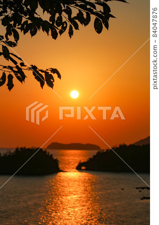 Sunset and silhouette Sunset and silhouette 84047876