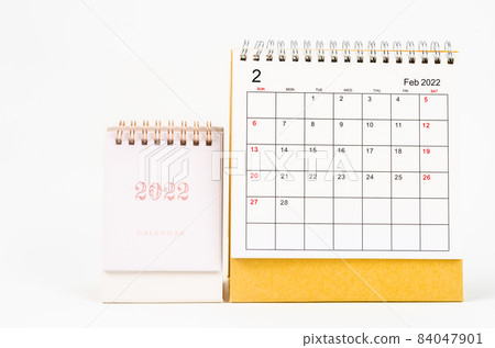 February 2022 desk calendar on white background. February 2022 desk calendar on white background. 84047901