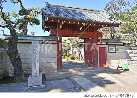 Ikegami walk: Ikegami Honmonji Temple Nichiren Sect Daihonzan Rikaiin Sanmon 84047976
