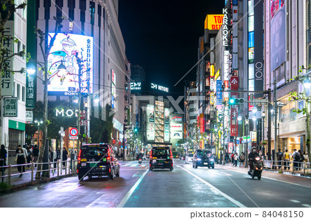 《東京》夜晚的澀谷,繁華的鬧市區 《東京》夜晚的澀谷,繁華的鬧市區 84048150
