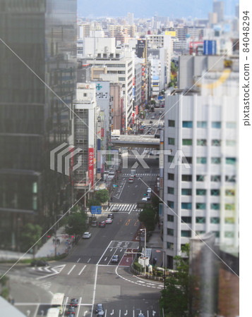 Road that sews the buildings around Umeda 84048294