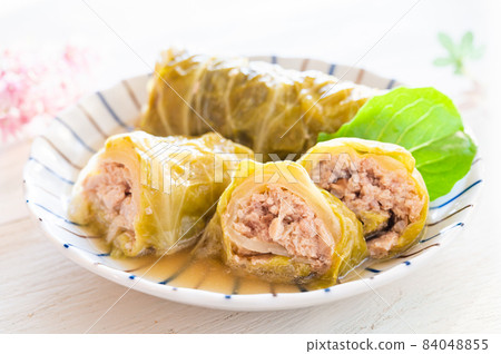 大量的燉捲心菜 84048855
