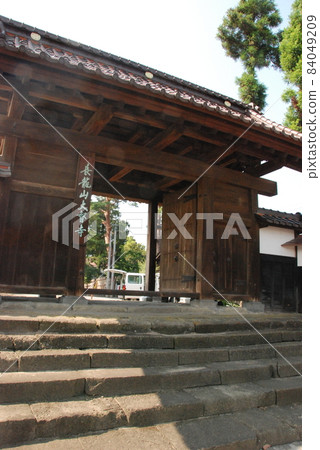 The gate of Daitoji Temple (Hakuinchimachi Tsuruoka city Yamagata prefecture) The gate of Daitoji Temple (Hakuinchimachi Tsuruoka city Yamagata prefecture) 84049209