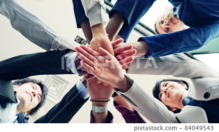 Multinational people forming a circle Multinational people forming a circle 84049543