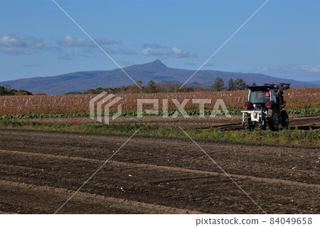 Landscape of Hokkaido ・ Mt. Konbu and potato fields after harvest Landscape of Hokkaido ・ Mt. Konbu and potato fields after harvest 84049658