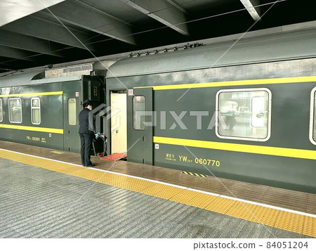 [Shanghai, China] Home where the sleeping car at Shanghai Station is stopped 84051204