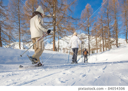 Walk in the snow with snowshoes 84054306