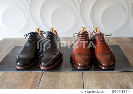 Punched hot sale cap toe