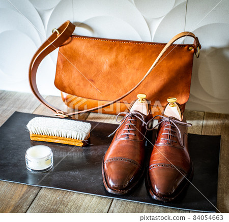 Maintenance of brown leather products Maintenance of brown leather products 84054663
