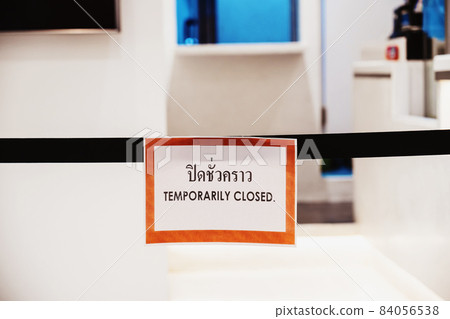 TEMPORARIRY CLOSED text with thai language with the same meaning on the Billboard in front of restaurant or coffee shop in department store TEMPORARIRY CLOSED text with thai language with the same meaning on the Billboard in front of restaurant or coffee shop in department store 84056538
