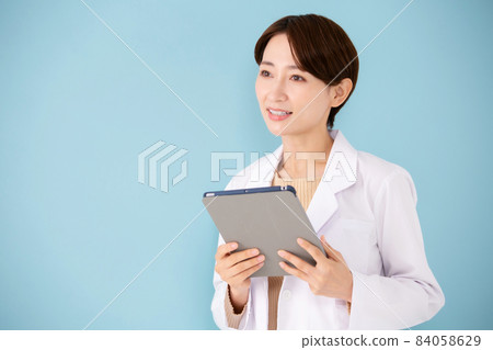 穿白大褂的女性美 84058629