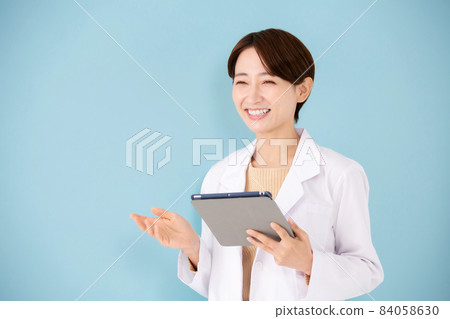 穿白大褂的女性美 84058630
