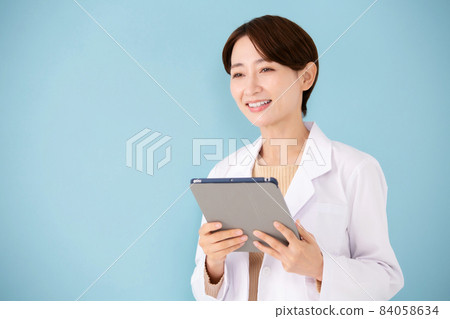 穿白大褂的女性美 84058634