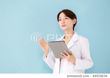 穿白大褂的女性美 84058636