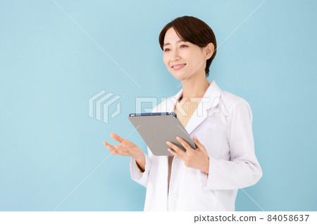 穿白大褂的女性美 84058637