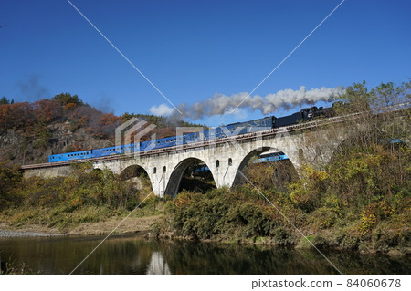 SL Ginga Autumn Tassobe River Bridge SL Ginga Autumn Tassobe River Bridge 84060678