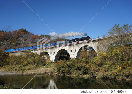 SL Ginga 秋季塔索貝河大橋 84060681