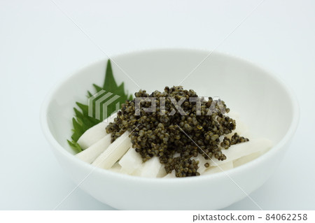 Shredded long potatoes with tonburi Shredded long potatoes with tonburi 84062258