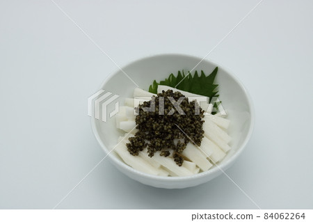 Shredded long potatoes with tonburi 84062264