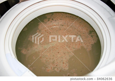 Dirt on the washing machine Dirt on the washing tub 84062636