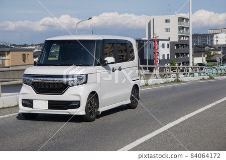 Light wagon road driving 84064172