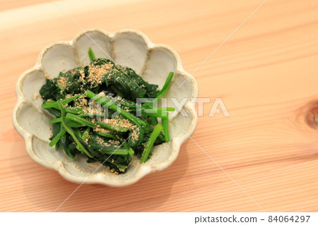 Spinach marinated in sesame paste  84064297