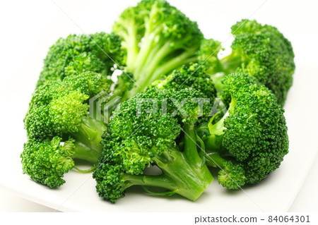 西蘭花白色背景 西蘭花白色背景 84064301
