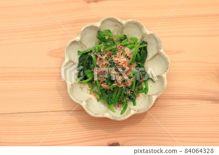 Spinach 84064328