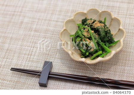 Spinach marinated in sesame paste  84064370
