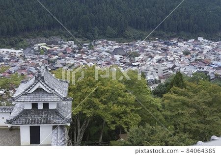 九月郡上八幡城角塔和城下町 九月郡上八幡城角塔和城下町 84064385