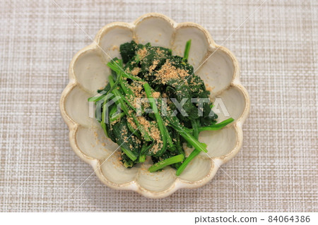 Spinach marinated in sesame paste  84064386