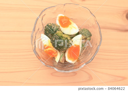 Broccoli and soft-boiled egg salad Broccoli and soft-boiled egg salad 84064622