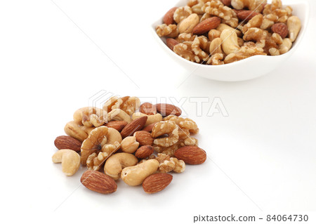 Mixed nuts 84064730