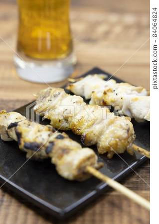 Delicious yakitori, salt and beer Delicious yakitori, salt and beer 84064824